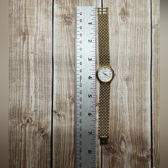 Wittnauer Cosmopolitan Gold-plated Unisex Watch in EUC needs battery ๐ - Picture 9 of 9